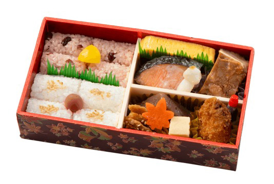 幕の内弁当　四つ葉（赤飯）